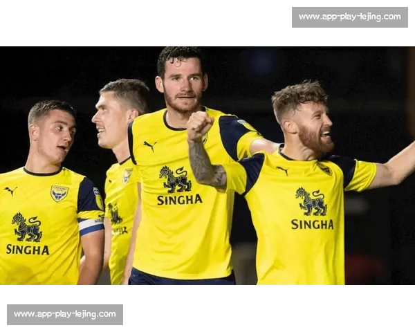 谢菲联 600 万英镑求购热刺新星菲利普斯 英冠劲旅瞄准潜力中卫